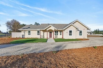 Building Photo - 35622 Yosemite Ave