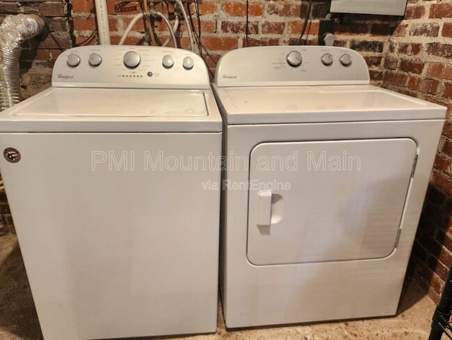 Building Photo - 39 Westover Dr