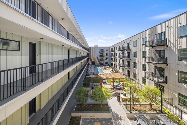 Building Photo - 4315 S Congress Ave