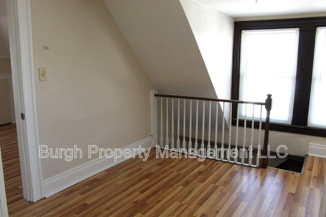 Building Photo - 213 6th Ave