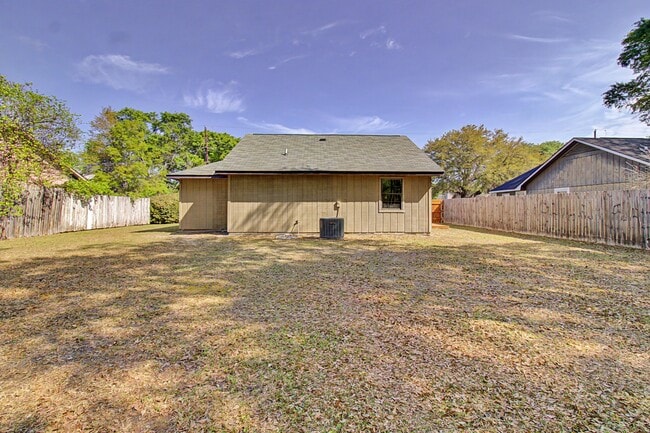 Building Photo - 1384 Forest Lake Dr