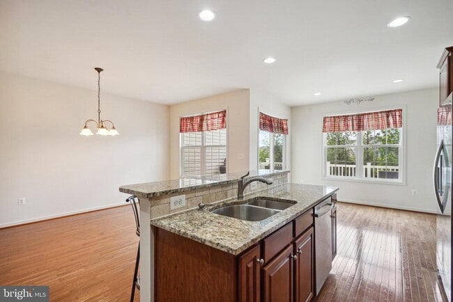 Building Photo - 41685 St Albans Terrace