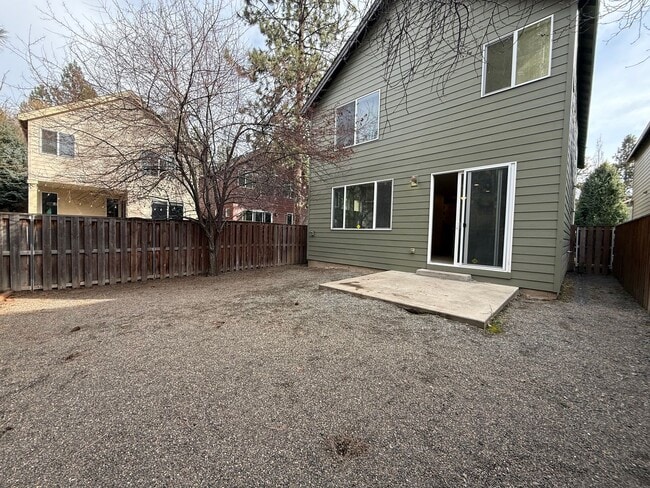 Building Photo - $400 Move In Credit!! 3 Bed/2.5 Bath Single Family Home in River Canyon Estates - BRAND NEW CARPET