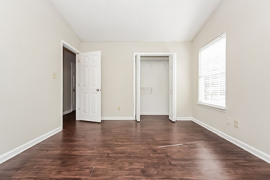 Building Photo - 68 Hampton Oaks Dr