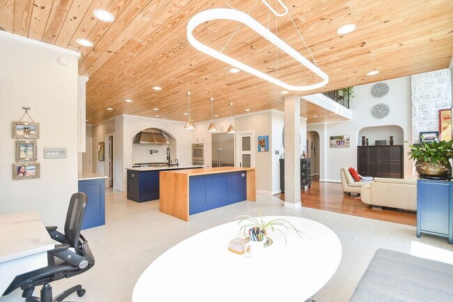 Building Photo - 7106 Habersham Ave