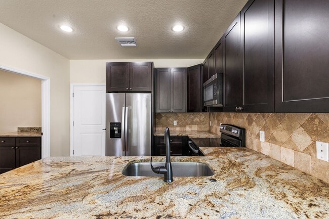 Building Photo - Beautiful House for Lease in Casselberry