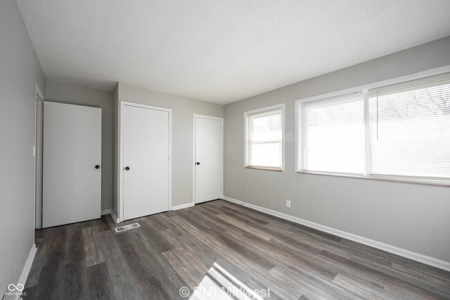 Building Photo - 6060 E 16th St