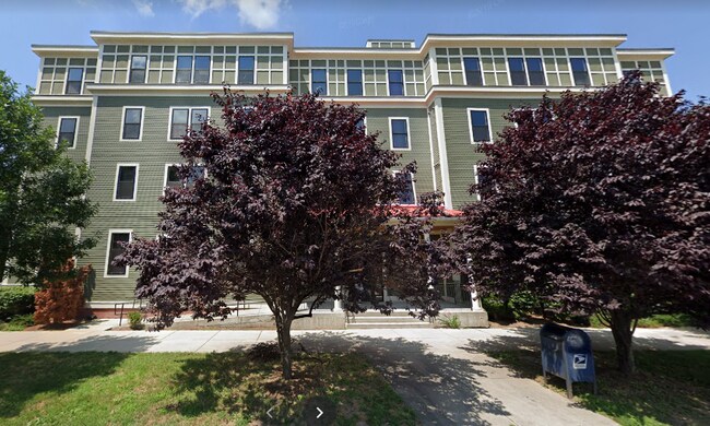 Building Photo - 100 Fellsway W