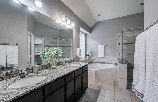 Building Photo - 17622 Quiet Shores Dr