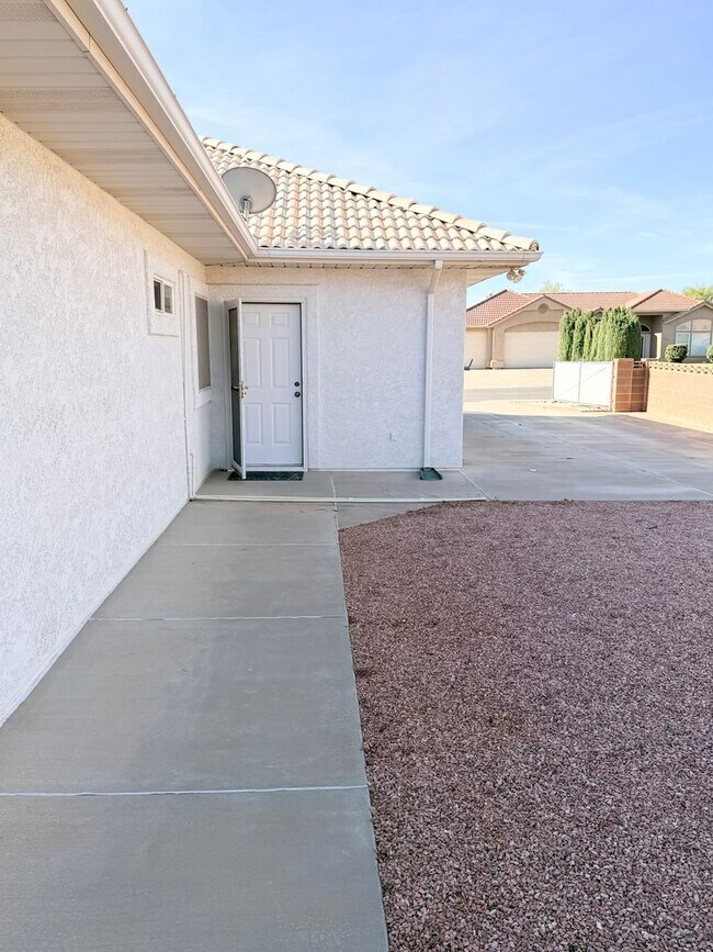 Building Photo - Snow Canyon Views!