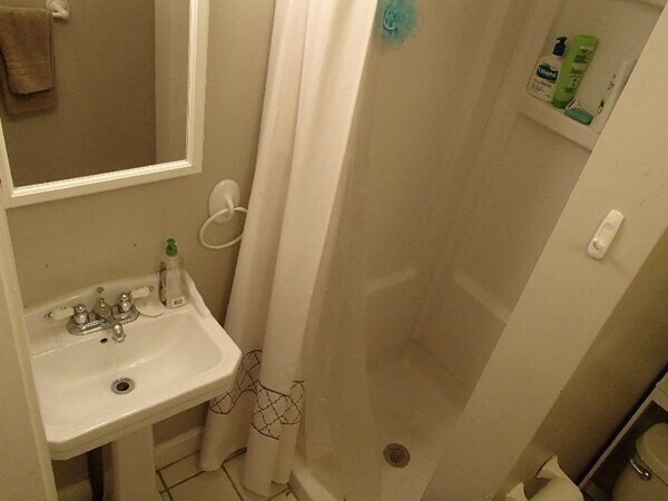 Building Photo - 731 Somerville Ave