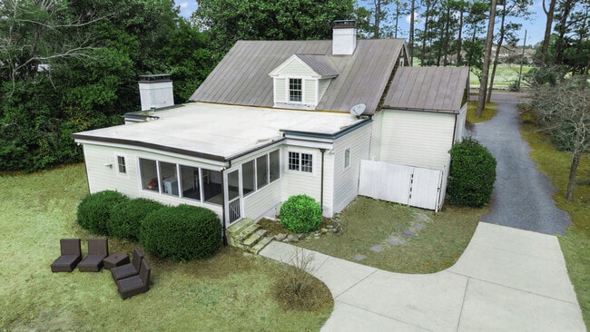 Building Photo - 2050 Midland Rd