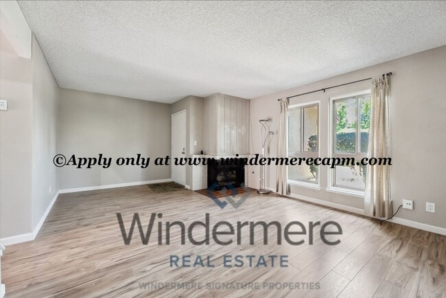 Building Photo - Easy Living in a Cozy West Sac Community!