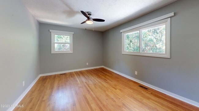 Building Photo - 505 W Rhode Island Ave