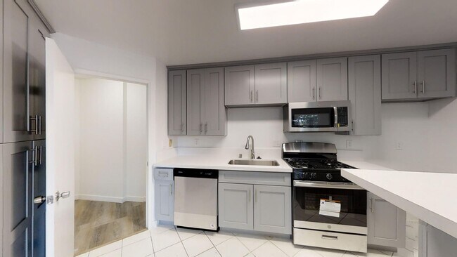 Building Photo - 3327 Livonia Ave
