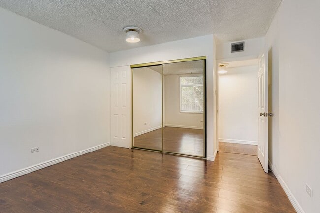 Building Photo - Beautiful & Modern 2 bedroom in Denver!