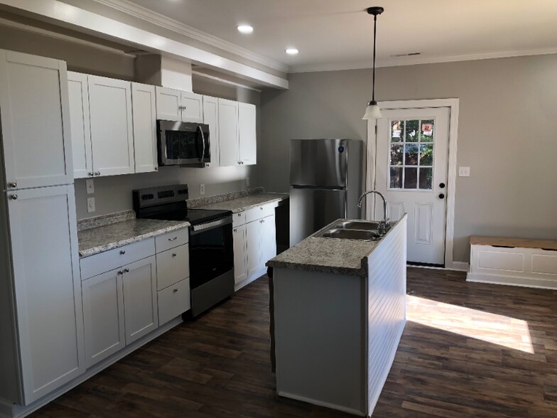 Building Photo - 106 Corbett St