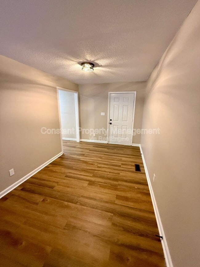 Building Photo - 3277 Club Dr