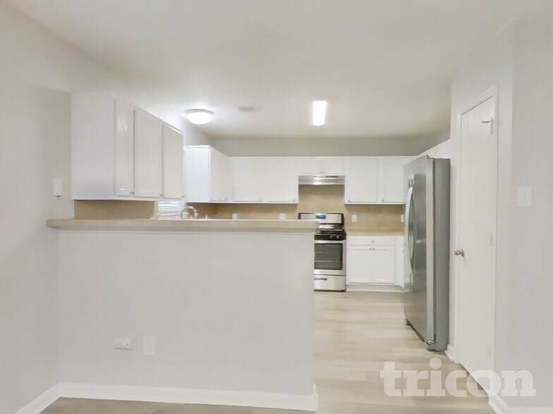 Building Photo - 6535 Providence View Ln