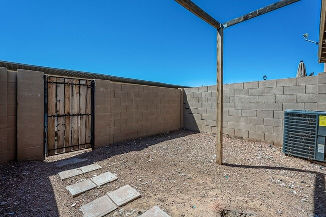 Building Photo - 5821 N 59th Dr