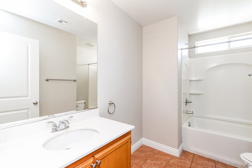 Building Photo - 84 Japonica Ave