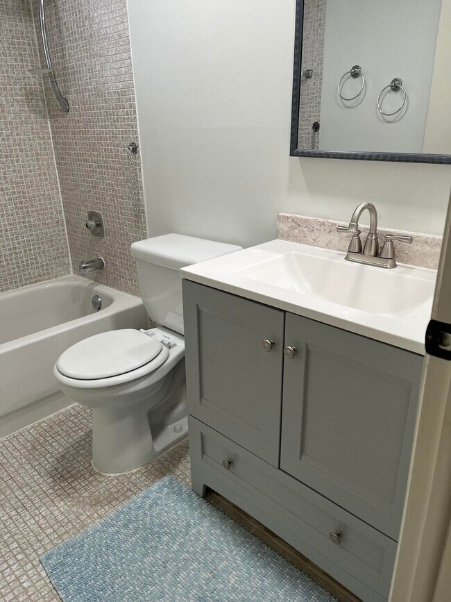 Building Photo - 434 Normandy Ln