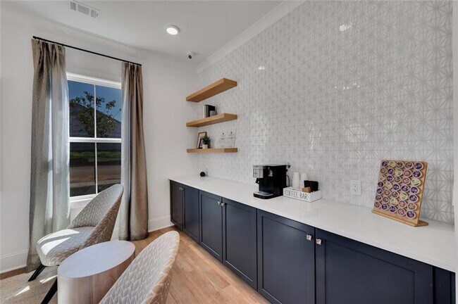 Building Photo - 10 American Ave