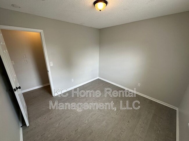Building Photo - 1400 Cypress Dr