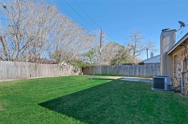 Building Photo - 2411 Country Pl Dr