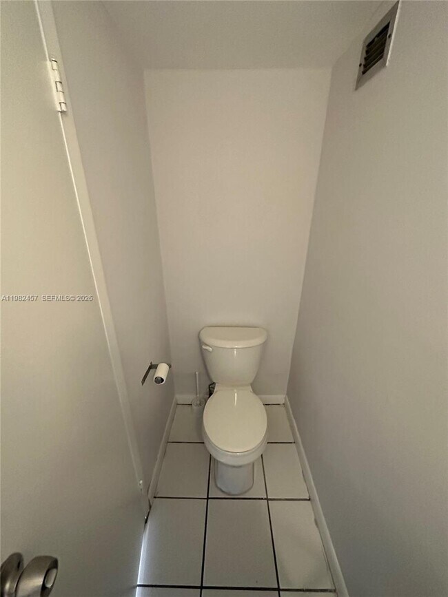 Building Photo - 200 SE 15th Rd