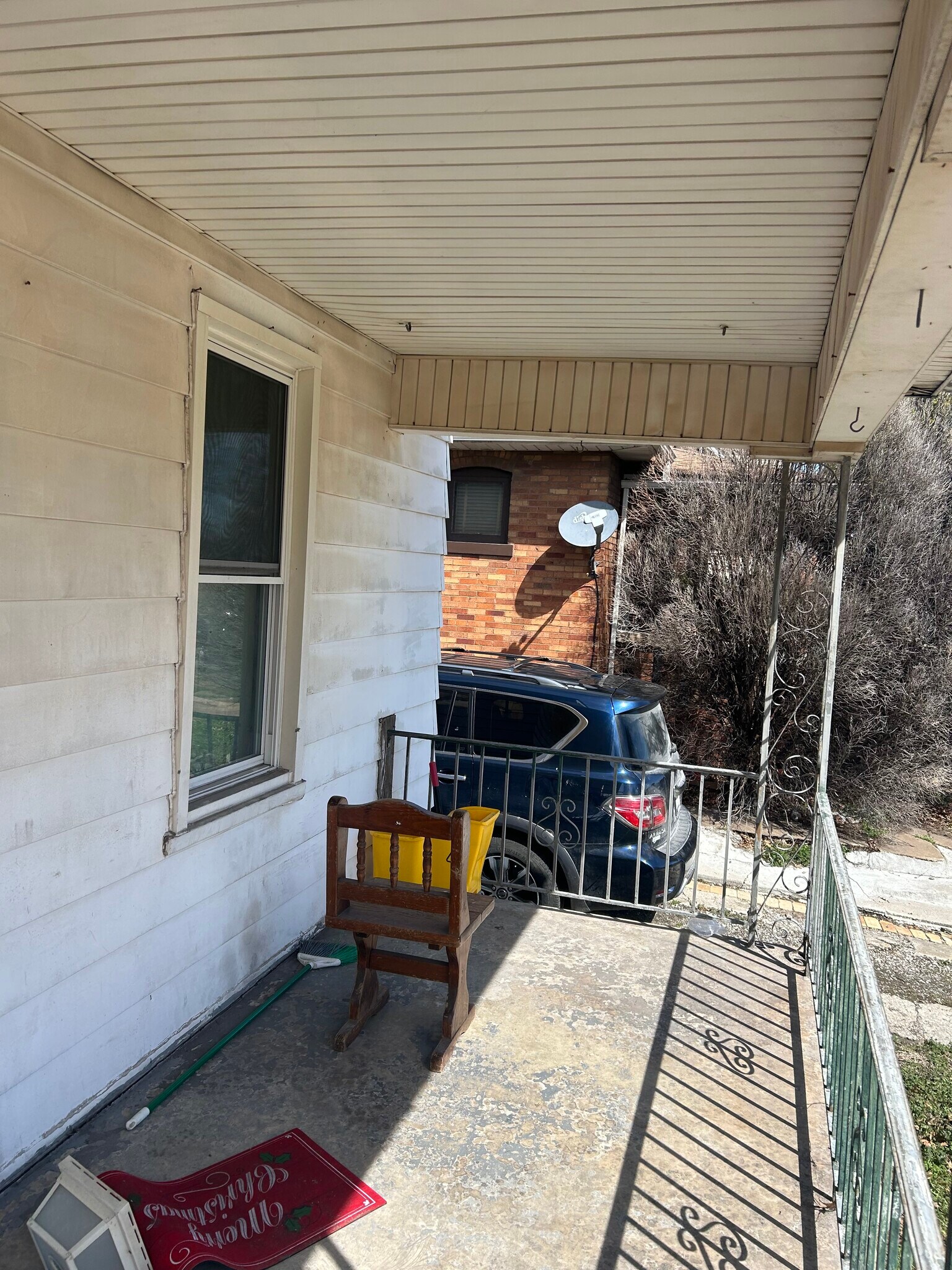 Building Photo - 2345 Iowa St