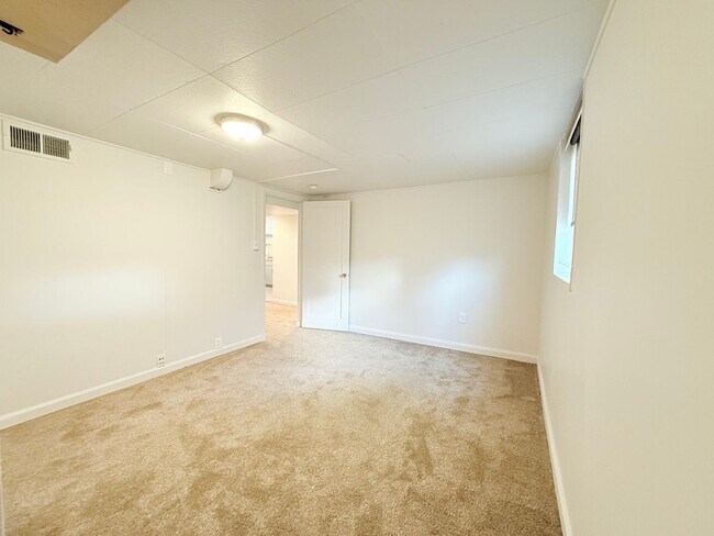 Building Photo - 345 W 1300 N