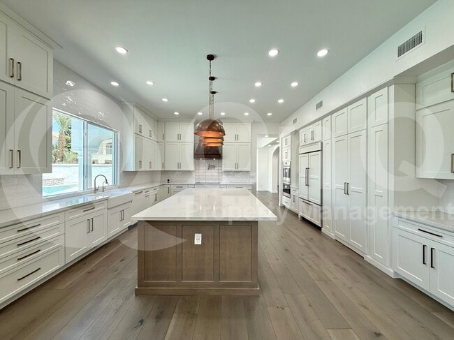 Building Photo - 1523 E Treasure Cove Dr