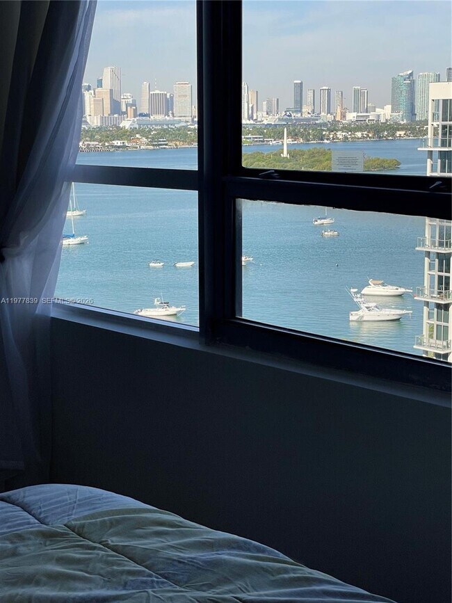 Building Photo - 1500 Bay Rd