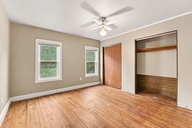 Building Photo - 215-217 Pine Grove MF