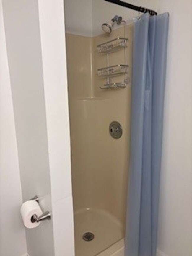 Building Photo - Large End Unit Townhome near Downtown Annapolis and Navy Stadium!