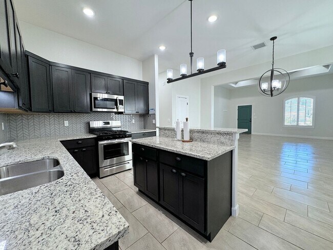 Building Photo - East El Paso 4 bed Refrig A/C with Gorgeous Backyard!