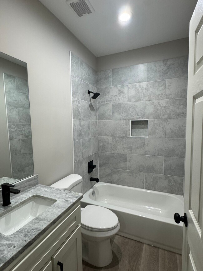 Building Photo - 456 Huffman Dr