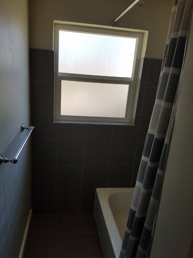 Building Photo - 1 Bed 1 Bath Mayfair Apartment With Garage in Denver! Available Now!