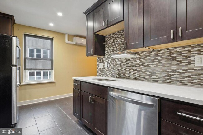 Building Photo - 1183 S 13th St