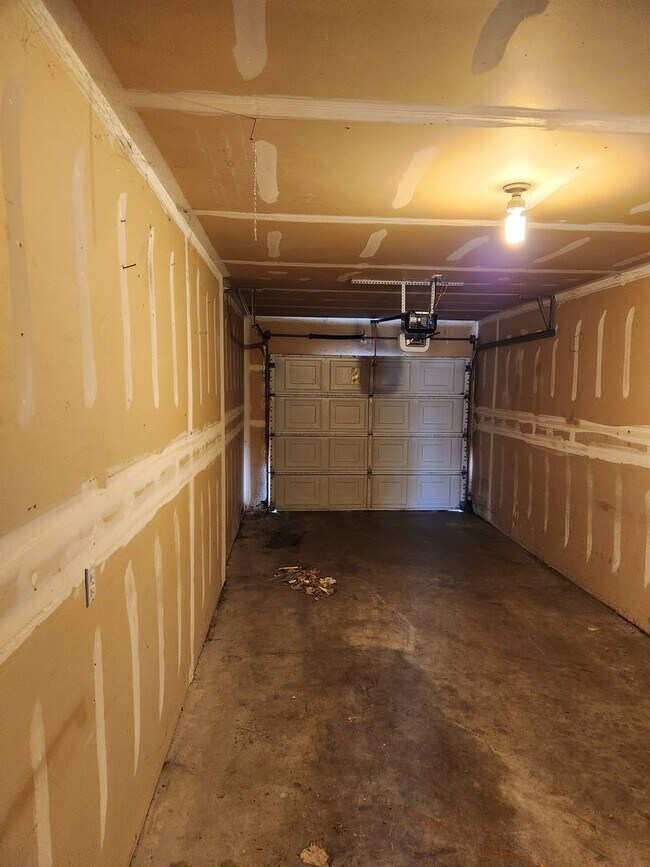 Building Photo - e501