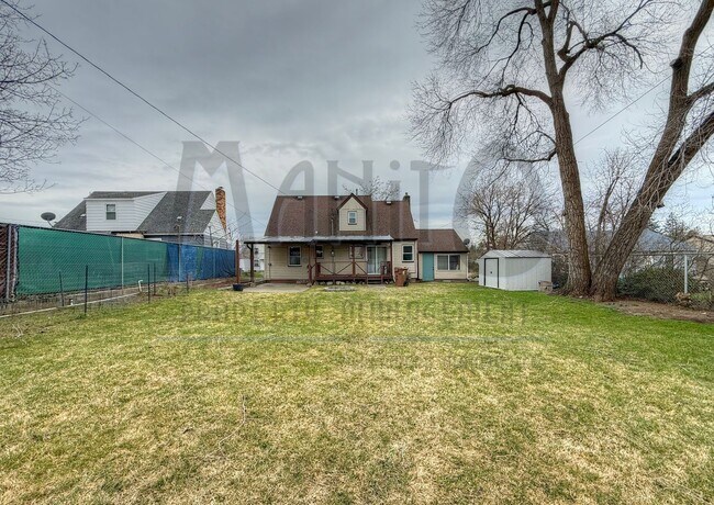 Building Photo - Beautiful Shadle Area Home