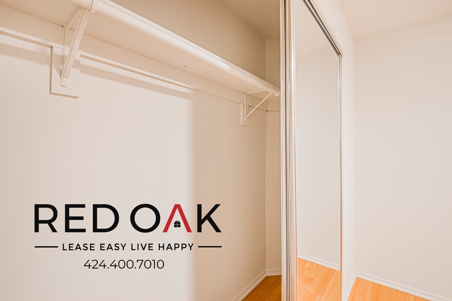 Building Photo - 4651 Cahuenga Blvd