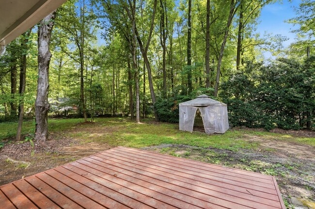 Building Photo - Renovated Ranch on a Quiet Cul-de-Sac with Vaulted Ceilings & Private Backyard