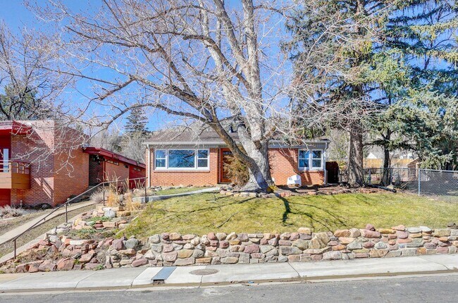 Building Photo - Available August 1, 2026 | PRE-LEASE 2 BED 1 BATH – Updated North Boulder Home Near Trails & Down...