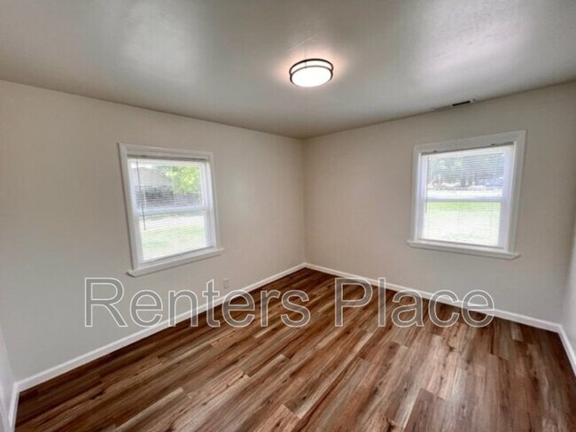 Building Photo - 5746 S Rockford Ave