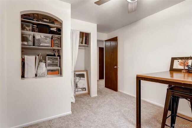 Building Photo - 5060 E Hinsdale Pl