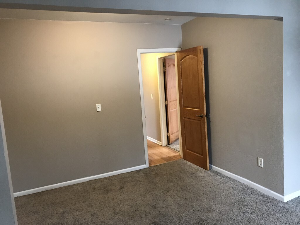Building Photo - 3006 Emerson Avenue N #2