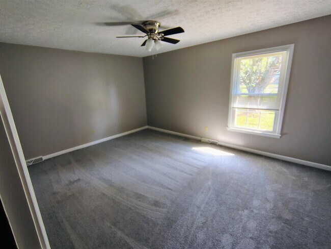 Building Photo - 700 Peachtree Ln