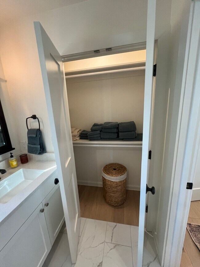 Bed 2 Closet - 1211 E 2nd St